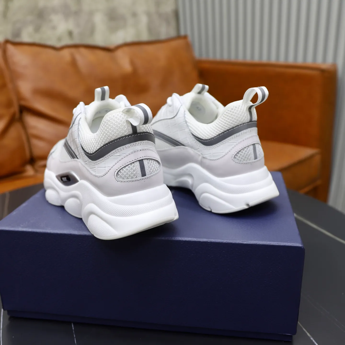 Ex-factory price: 500💰🙅‍♂️🙅‍♂️🙅‍♂️ Brand: Dior DIOR Standard code: 38-44 (45, 46 customized) Grade: Same as the official website Material: Original leather splicing Comfortable and breathable lining Original wear-resistant outsole Style category: Men's fashionable casual shoes Running sneakers Noble luxury brand elements Top luxury Color: actual picture color